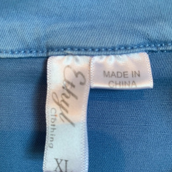 Ethyl stretchy Blue Denim Jackets
Size XL. - Picture 4 of 5